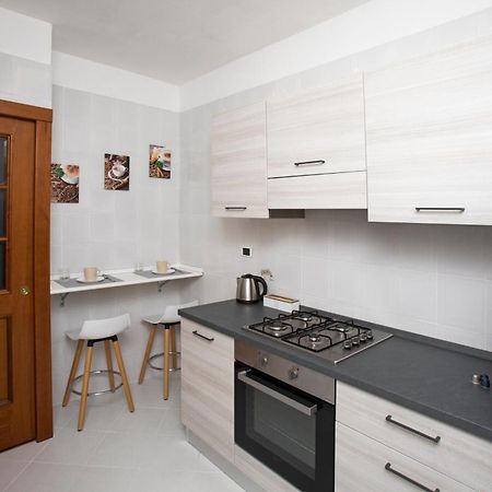 Appartamento Moderno Metro B San Paolo Рим Екстериор снимка
